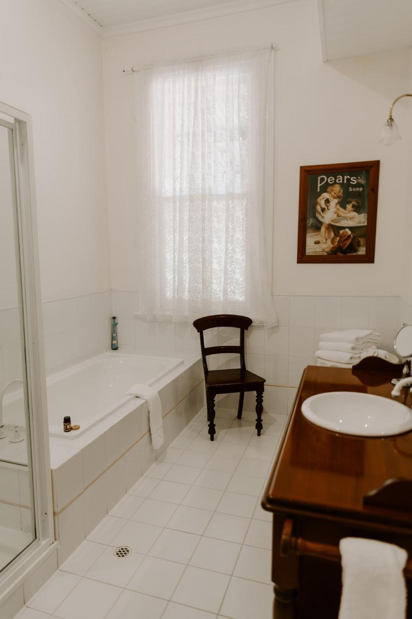 ウォリック アビー オブ ザ ロージズ Bed & Breakfast エクステリア 写真