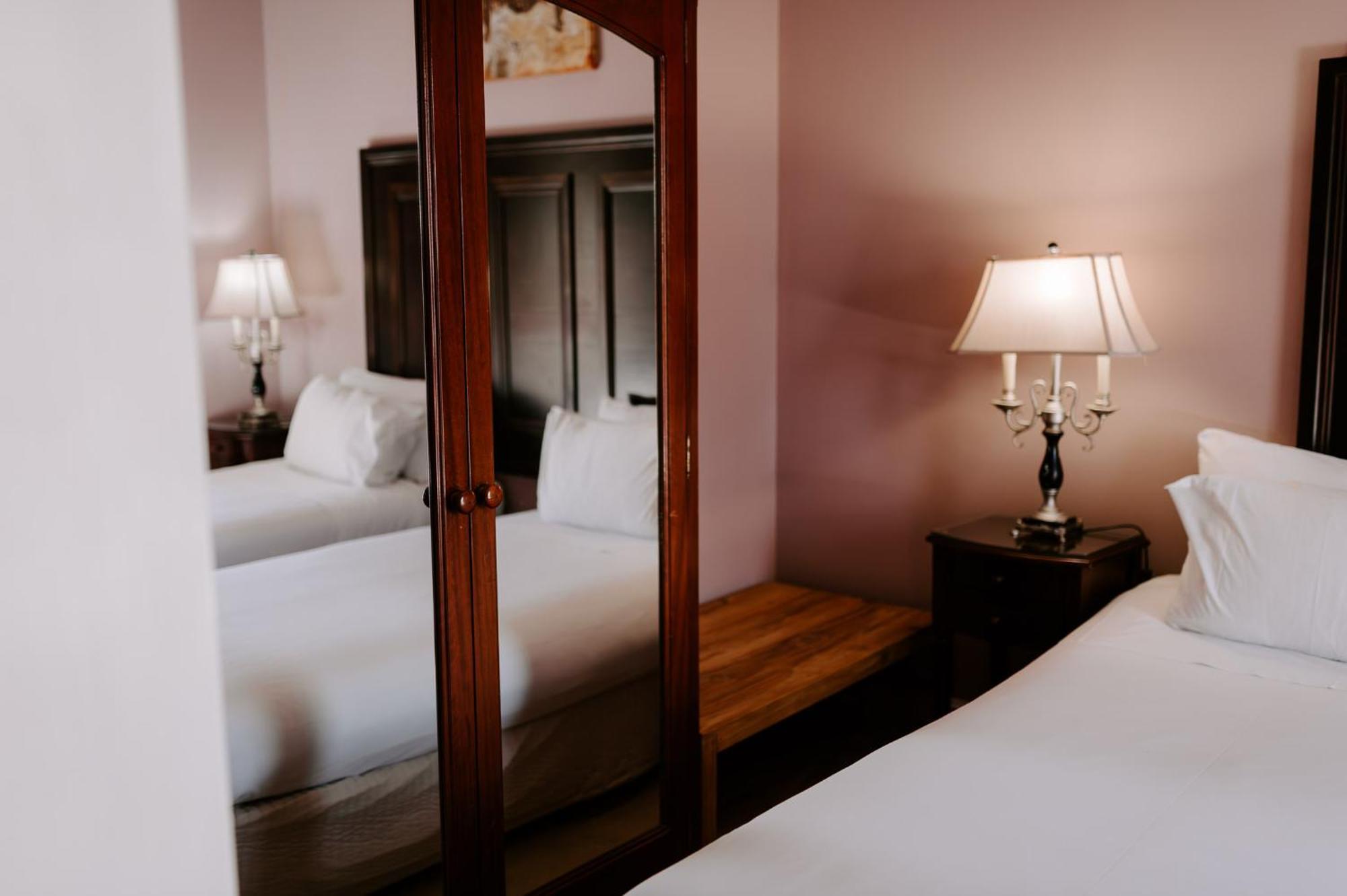 ウォリック アビー オブ ザ ロージズ Bed & Breakfast エクステリア 写真